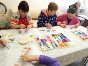 Занятие по «пластилинографии»